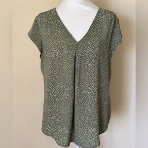 Green Fabric with White hearts Women’s blouse Size Medium